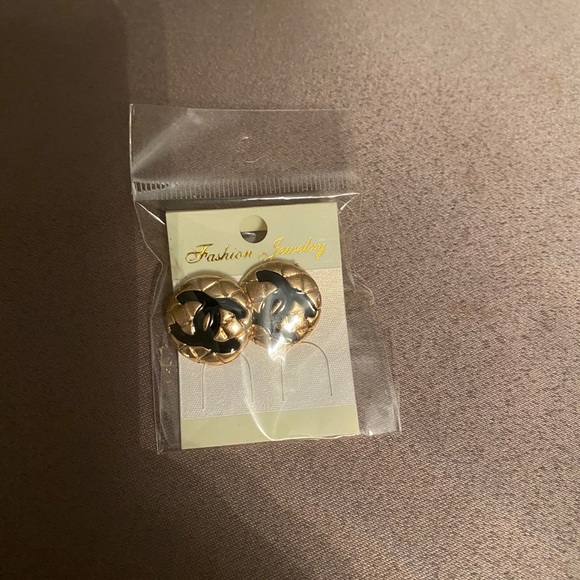 Earring - Picture 3 of 3